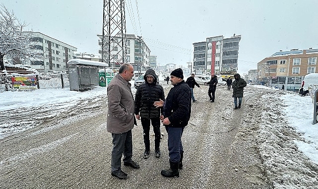 Başkan İbrahim Sandıkçı: “52 mahallemizin tamamında karla mücadele çalışmalarımıza aralıksız bir şekilde devam ediyoruz”