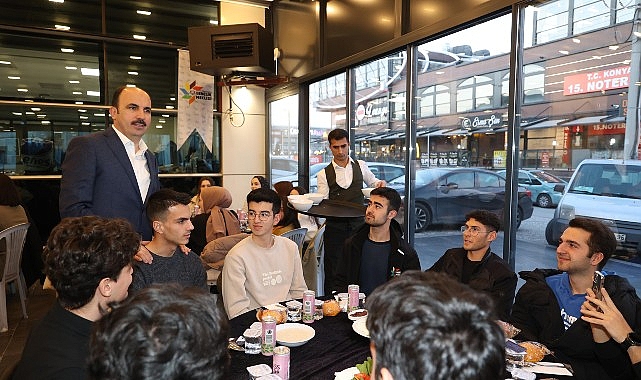 Başkan Altay İftarda Üniversiteli Gençlerle Buluştu