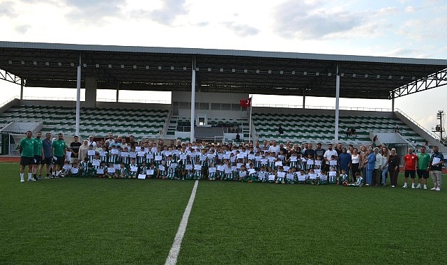 İznikspor Yaz Futbol Okulu’nda Sertifika Heyecanı