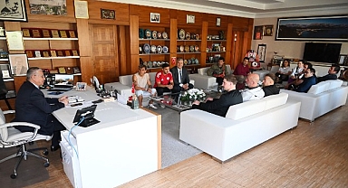Başkan Topaloğlu’na antrenör ve sporculardan ziyaret